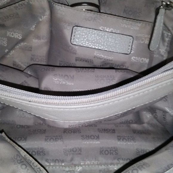 Beautiful Michael Kors large soft leather light grey Hamilton satchel NWOT - Picture 5 of 5